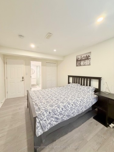 2263 Harcourt Crescent, Mississauga, ON - Indoor Photo Showing Bedroom