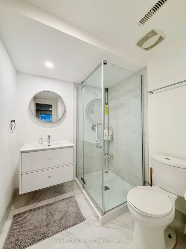 2263 Harcourt Crescent, Mississauga, ON - Indoor Photo Showing Bathroom