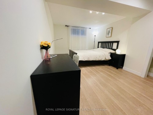 2263 Harcourt Crescent, Mississauga, ON - Indoor Photo Showing Bedroom