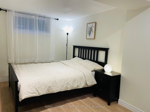 2263 Harcourt Crescent, Mississauga, ON - Indoor Photo Showing Bedroom