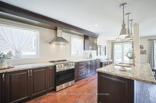 1106 Highgate Place, Mississauga, ON - Indoor Photo Showing Kitchen With Upgraded Kitchen