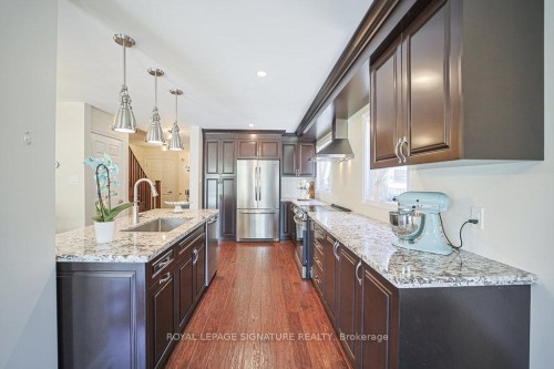 1106 Highgate Place, Mississauga, ON - Indoor Photo Showing Kitchen With Upgraded Kitchen