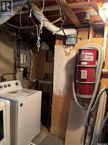 317 Y Avenue N, Saskatoon, SK - Indoor Photo Showing Laundry Room