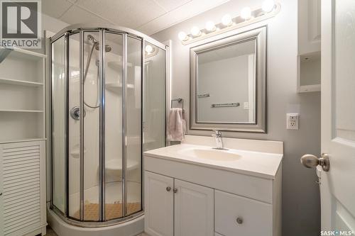 5308 2Nd Avenue, Regina, SK - Indoor Photo Showing Bathroom