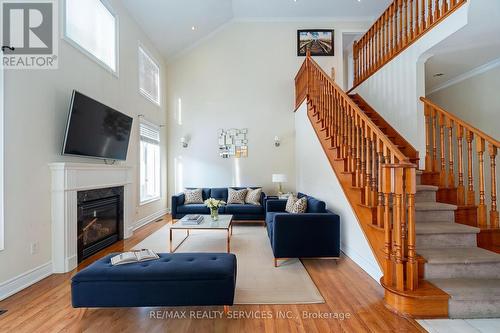 52 MOUNT ROYAL CIRCLE  Brampton, ON L6P 2K4