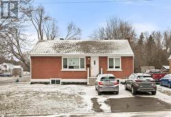 B - 1 STEEL STREET Ottawa, ON K1J 6R6