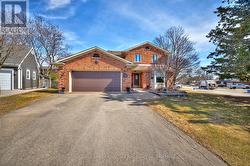 28 DIXON CRESCENT  Welland (N. Welland), ON L3C 6P4
