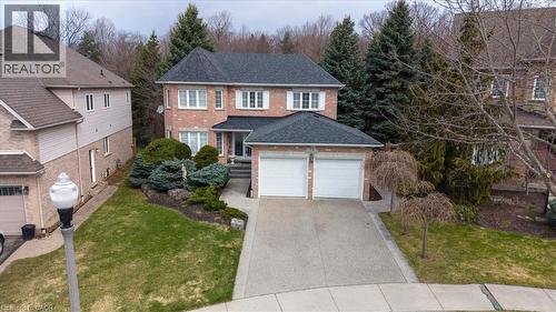 Traditional-style home with a front lawn, brick siding, and driveway - 54 Woodcrest Court, Kitchener, ON - Outdoor
