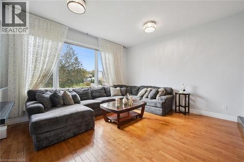 122 Grand River Boulevard, Kitchener, ON - Indoor Photo Showing Living Room