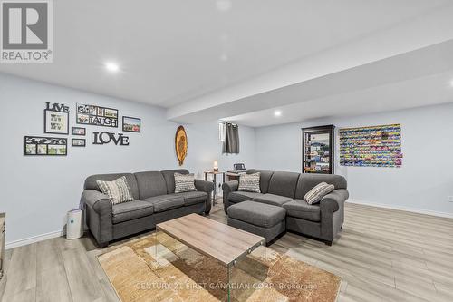 41 Ambrosia Path, St. Thomas, ON - Indoor Photo Showing Living Room