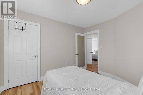 77 Marsellus Drive, Barrie, ON - Indoor Photo Showing Bedroom