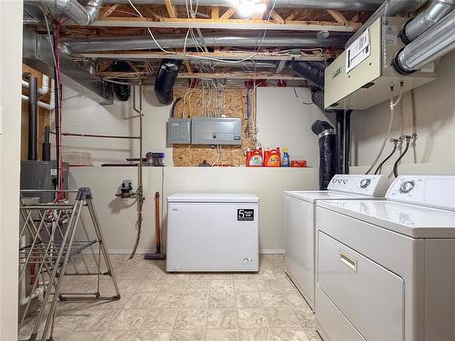 110 Fraser Crescent, Brandon, MB - Indoor Photo Showing Laundry Room
