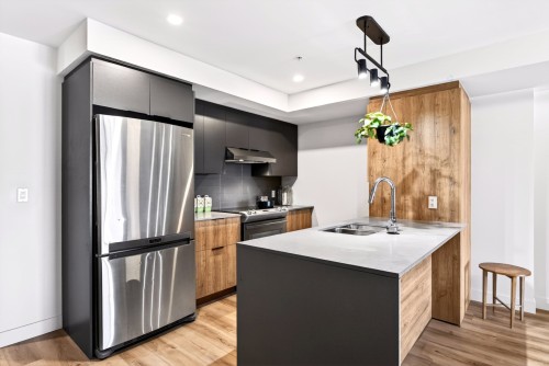 Kitchen - 1007-60  - 70 Rue Wellington S., Sherbrooke (Les Nations), QC - Indoor Photo Showing Kitchen With Double Sink With Upgraded Kitchen