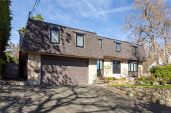 546 St. Charles St Victoria, BC V8S 3N7