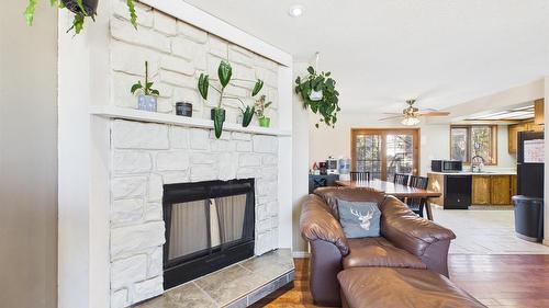 1321 16Th Street, Cranbrook, BC - Indoor With Fireplace
