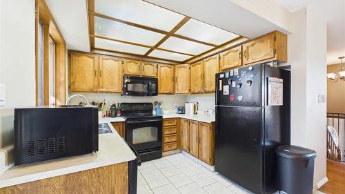 1321 16Th Street, Cranbrook, BC - Indoor Photo Showing Kitchen