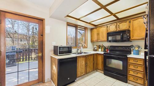 1321 16Th Street, Cranbrook, BC - Indoor Photo Showing Kitchen With Double Sink