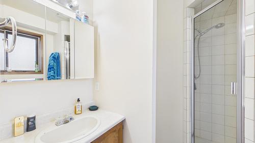 1321 16Th Street, Cranbrook, BC - Indoor Photo Showing Bathroom