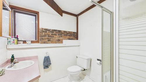 1321 16Th Street, Cranbrook, BC - Indoor Photo Showing Bathroom