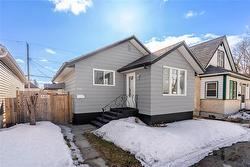 480 Larsen AVE  Winnipeg, MB R2K 1R3