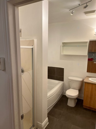 Salle de bains - 1-6770 Av. De Darlington, Montréal (Côte-Des-Neiges/Notre-Dame-De-Grâce), QC - Indoor Photo Showing Bathroom