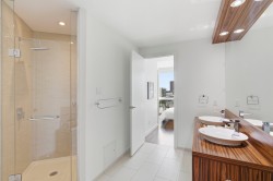 Salle de bains attenante à la CCP - 