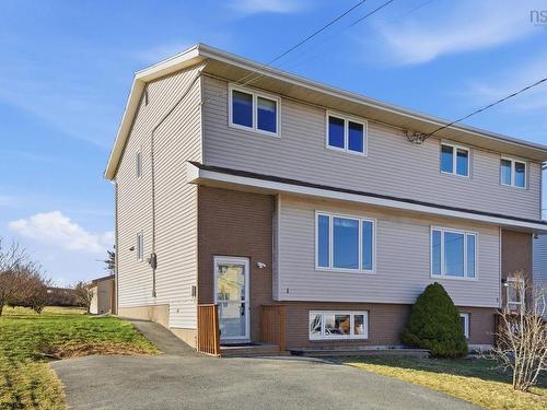 1 Oakwood Court  Dartmouth, NS B2W 5P8