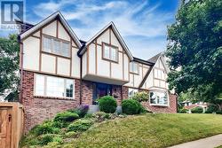 2 BUTTERFIELD DRIVE Toronto, ON M3A 2L8