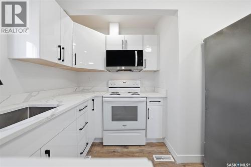 1001 23Rd Street W, Saskatoon, SK - Indoor Photo Showing Kitchen