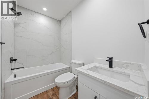 1001 23Rd Street W, Saskatoon, SK - Indoor Photo Showing Bathroom