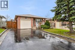 51 INDEPENDENCE Drive  Hamilton, ON L8W 3C3