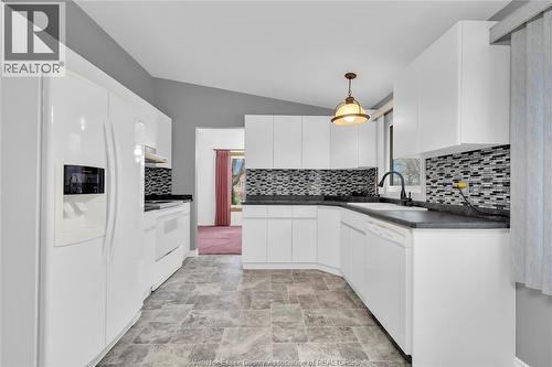 3980 Myrtle, Windsor, ON - Indoor Photo Showing Kitchen