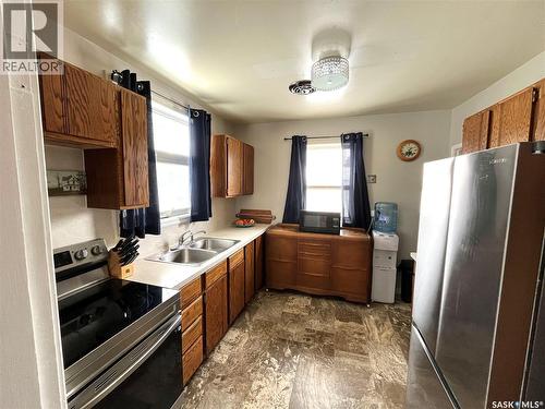 309 10Th Street E, Prince Albert, SK - Indoor Photo Showing Kitchen With Double Sink