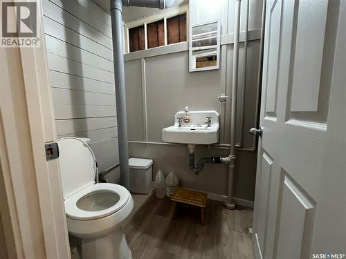 309 10Th Street E, Prince Albert, SK - Indoor Photo Showing Bathroom