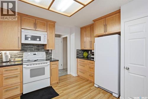 31 Cantlon Crescent, Saskatoon, SK - Indoor Photo Showing Kitchen