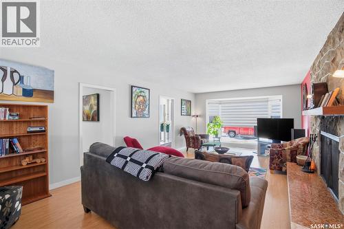 31 Cantlon Crescent, Saskatoon, SK - Indoor Photo Showing Living Room