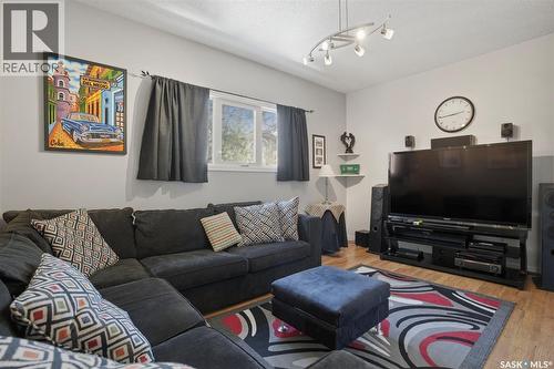 31 Cantlon Crescent, Saskatoon, SK - Indoor Photo Showing Living Room