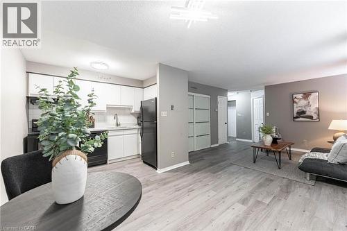 36 James Street S Unit# 303, Hamilton, ON - Indoor Photo Showing Living Room