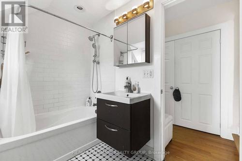 70 Anderson Street, Ottawa, ON - Indoor Photo Showing Bathroom