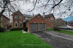 102 SNOWCAP ROAD Brampton, ON L6R 1J1