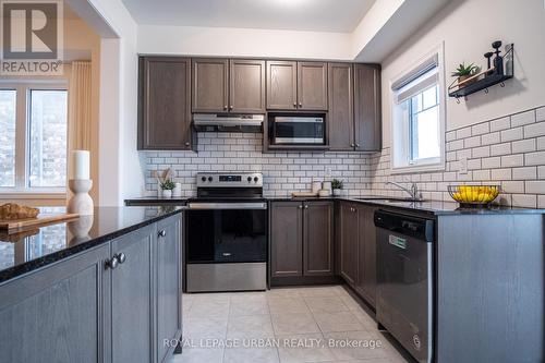 3963 Lodi Road, Burlington, ON - Indoor Photo Showing Kitchen With Upgraded Kitchen