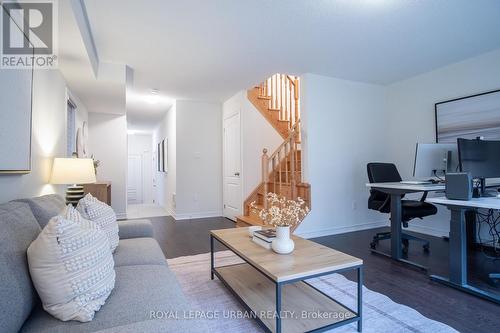 3963 Lodi Road, Burlington, ON - Indoor Photo Showing Living Room