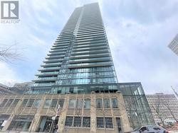 608 - 832 BAY STREET  Toronto, ON M5S 1Z6