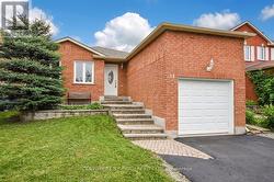 UPPER - 51 MCDOUGALL DRIVE Barrie, ON L4N 7H7