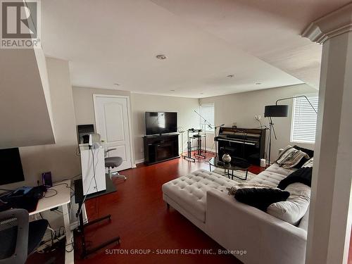 60 Batt Crescent, Ajax, ON - Indoor Photo Showing Living Room