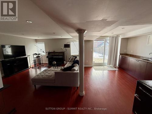 60 Batt Crescent, Ajax, ON - Indoor Photo Showing Living Room
