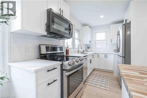 67 Toby Crescent, Hamilton, ON - Indoor Photo Showing Kitchen With Upgraded Kitchen