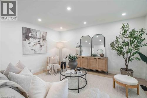 67 Toby Crescent, Hamilton, ON - Indoor Photo Showing Living Room