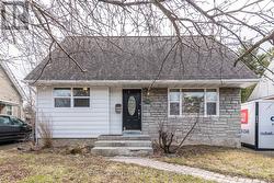 658 CORONATION AVENUE Ottawa, ON K1G 0M5