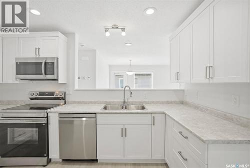 27 547 East Hampton Boulevard, Saskatoon, SK - Indoor Photo Showing Kitchen With Double Sink